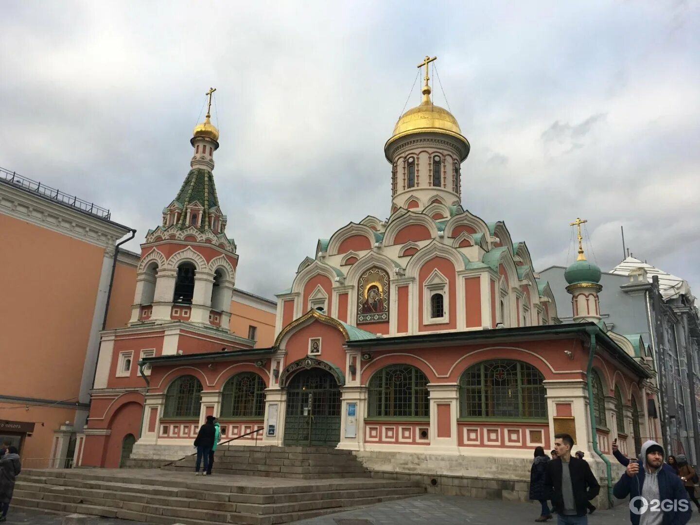 Церковь возле метро