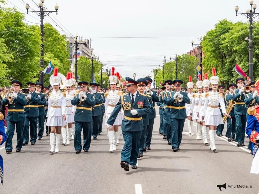 Марш парад. Марш парад в махачкале. марш парад вид спорта. оркестр на улице в оремя шествия. марш парад ачинск.