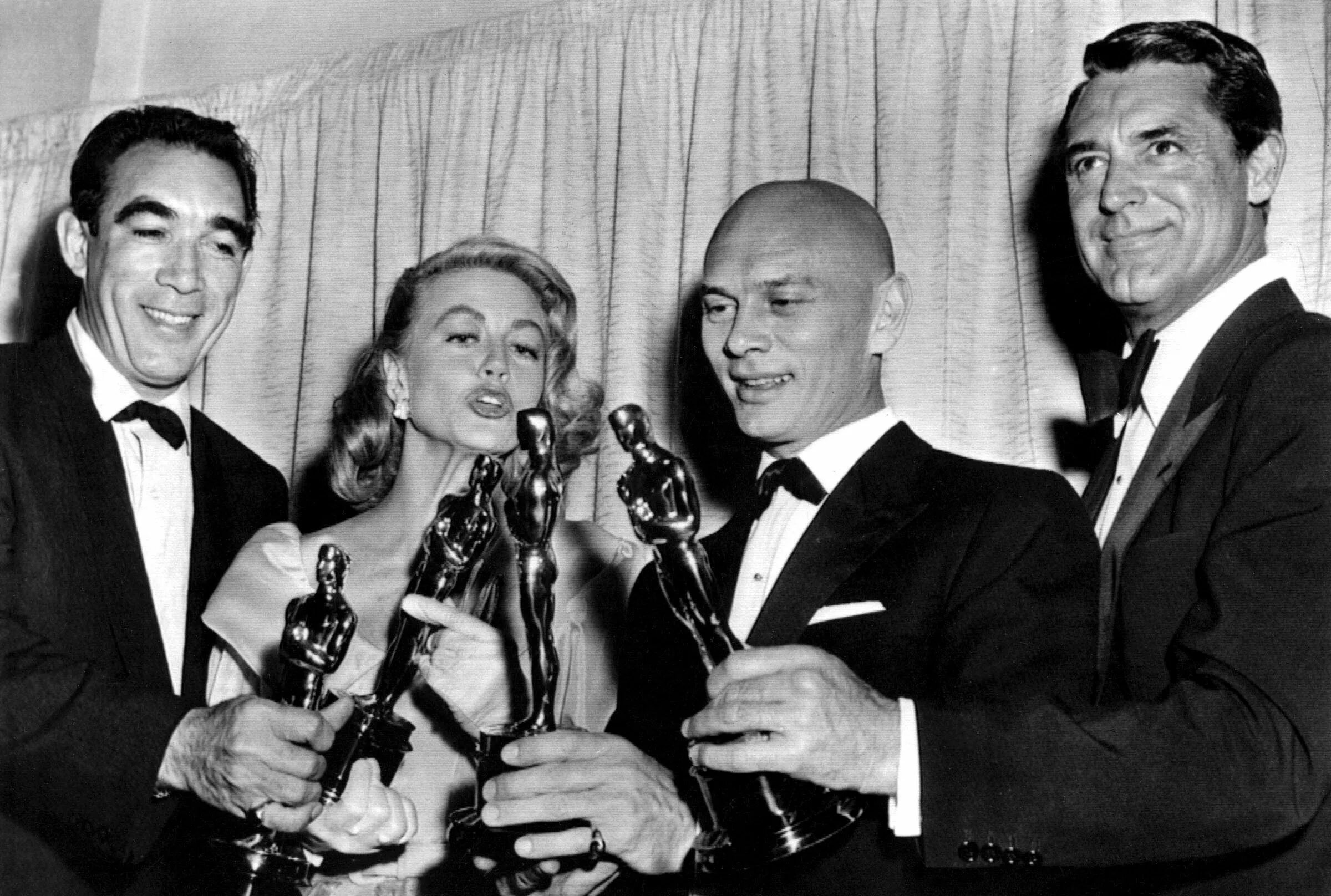 Ингрид Бергман Оскар 1957. Ингрид Бергман и Кэри Грант. Дайан Китон Оскар. Лорен и Энтони куин.
