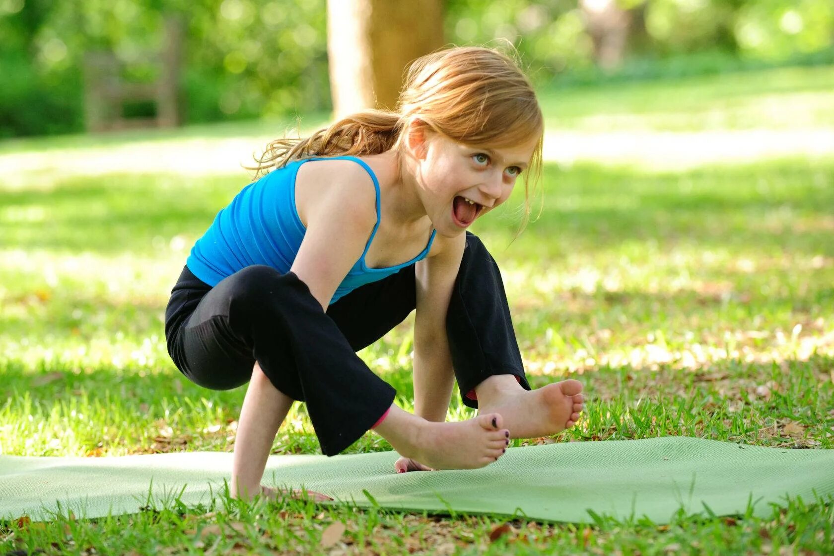 Детский фитнес. Йога для детей. Детский фитнес. Девочка 9 лет занимается. Спортивные занятия для детей.