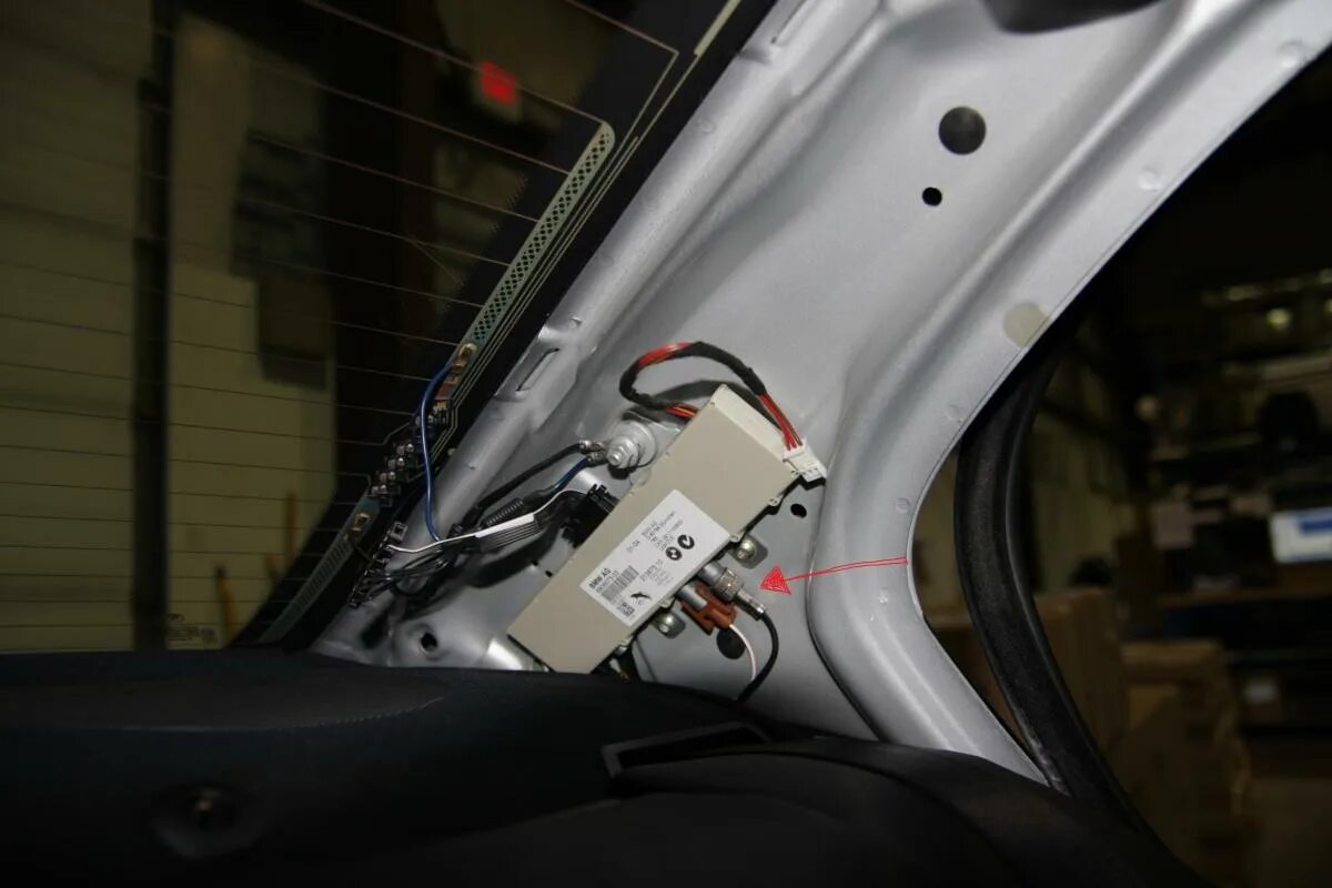 Где стоит антенна. Разъем антенны тойота рав 4. Антенна для поло седан 5 2012. Антенный усилитель лансе10. Штатная антенна ниссан патфайндер r51.