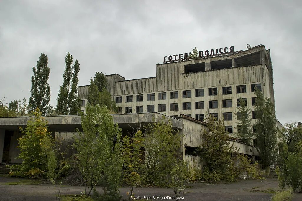 Видео припять чернобыля. Припять чернобыль чаэс зона отчуждения. город призрак чернобыль припять. готель полiсся припять 2025. чернобыль зона отчуждения чаэс.
