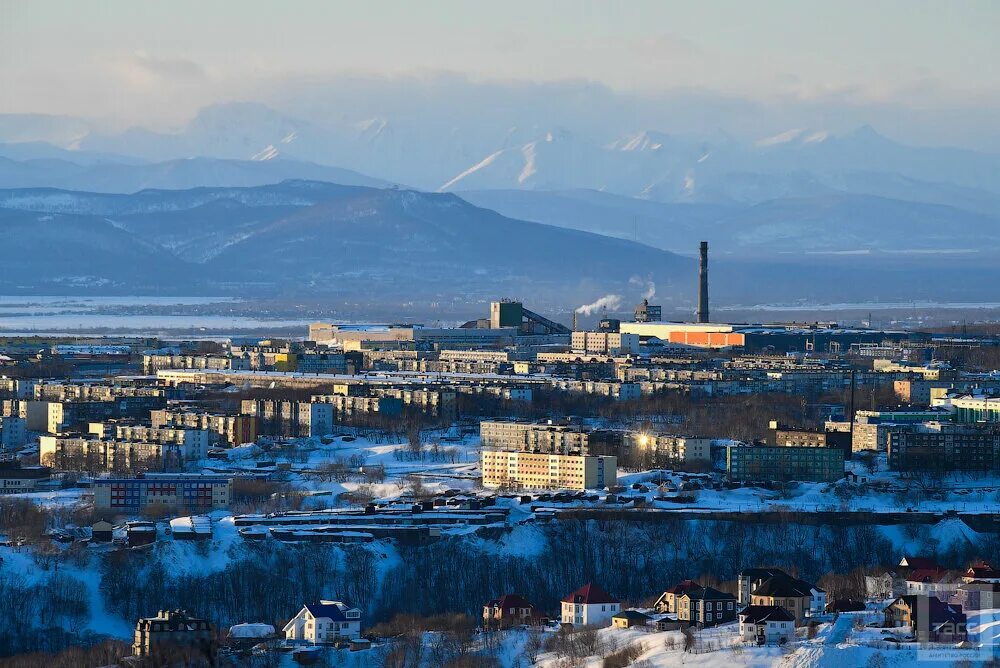 Камчатка в реальном времени. Россия из космоса. Петропавловск-камчатский в мае. Камчатка в реальном времени. Вулкан вачкажец камчатка на карте.