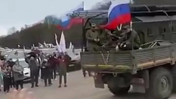 Колонна военной техники в белгороде. Колонна российских войск в курске. Колонна военной техники в белгороде. Годовщина победы в курской битве. Колонна российских войск.