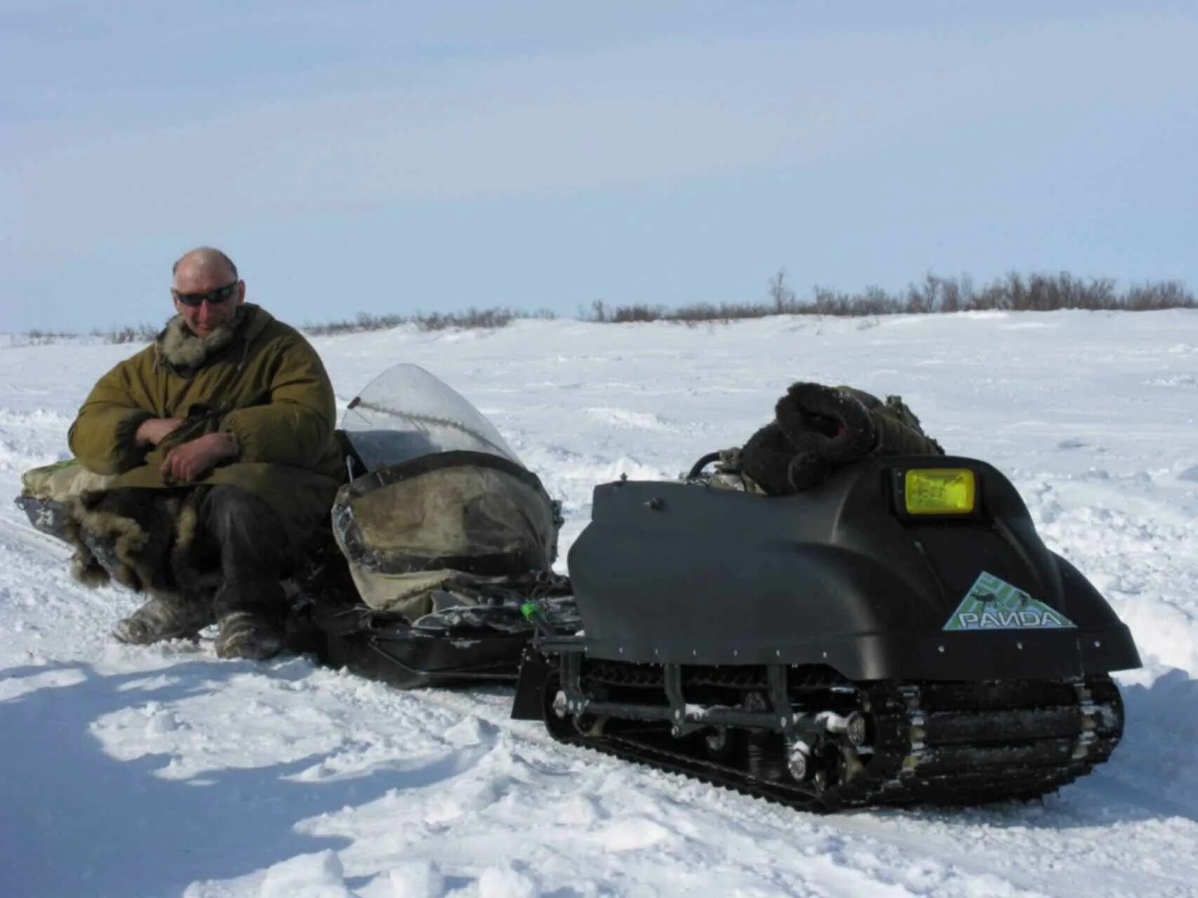 Www snowmobile ru. Армейский снегоход а1. Военный снегоход а-1. Снегоход охотничий. Охота на снегоходе.