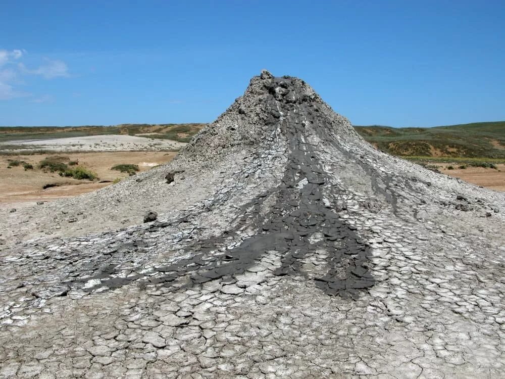 Вулкан в крыму. Грязевые вулканы румыния. Грязевой вулкан джау-тепе керчь. Грязевой вулкан джау тепе в керчи. Булганакские вулканы.
