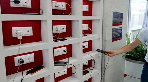 Где зарядить телефон в москве