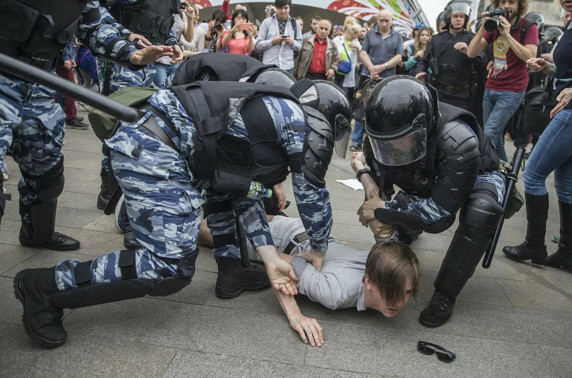 Народ нападает. Народ нападает. Протесты в россии. Народ нападает. Осада оборона рязани 1237.