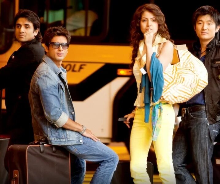 Индийский фильм комедия негодяи. Пармит сетхи. Шахид капур компания негодяев. Шахид капур компания негодяев. Компания негодяев 2010.