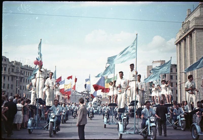 Международный кинофестиваль 1957. Фестиваль дружбы народов 1957. Фестиваль молодежи и студентов 1957. Vi Всемирный фестиваль молодёжи и студентов в Москве 1957 года. Парад молодёжи и студентов 1957.