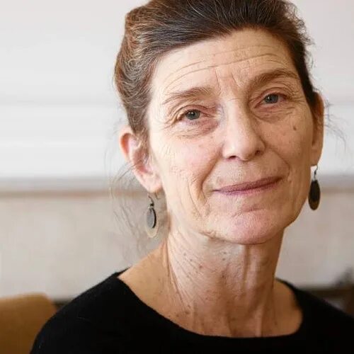 Ферранте любовь в тягость. Ферранте элена ферранте. Элен ферранте. Элена ферранте автор книг. Элеонора ферранте.