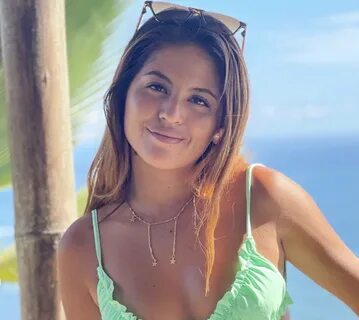 Evelin Villegas in Bathing Suit Says "Ask Me Everything" - Celebwell