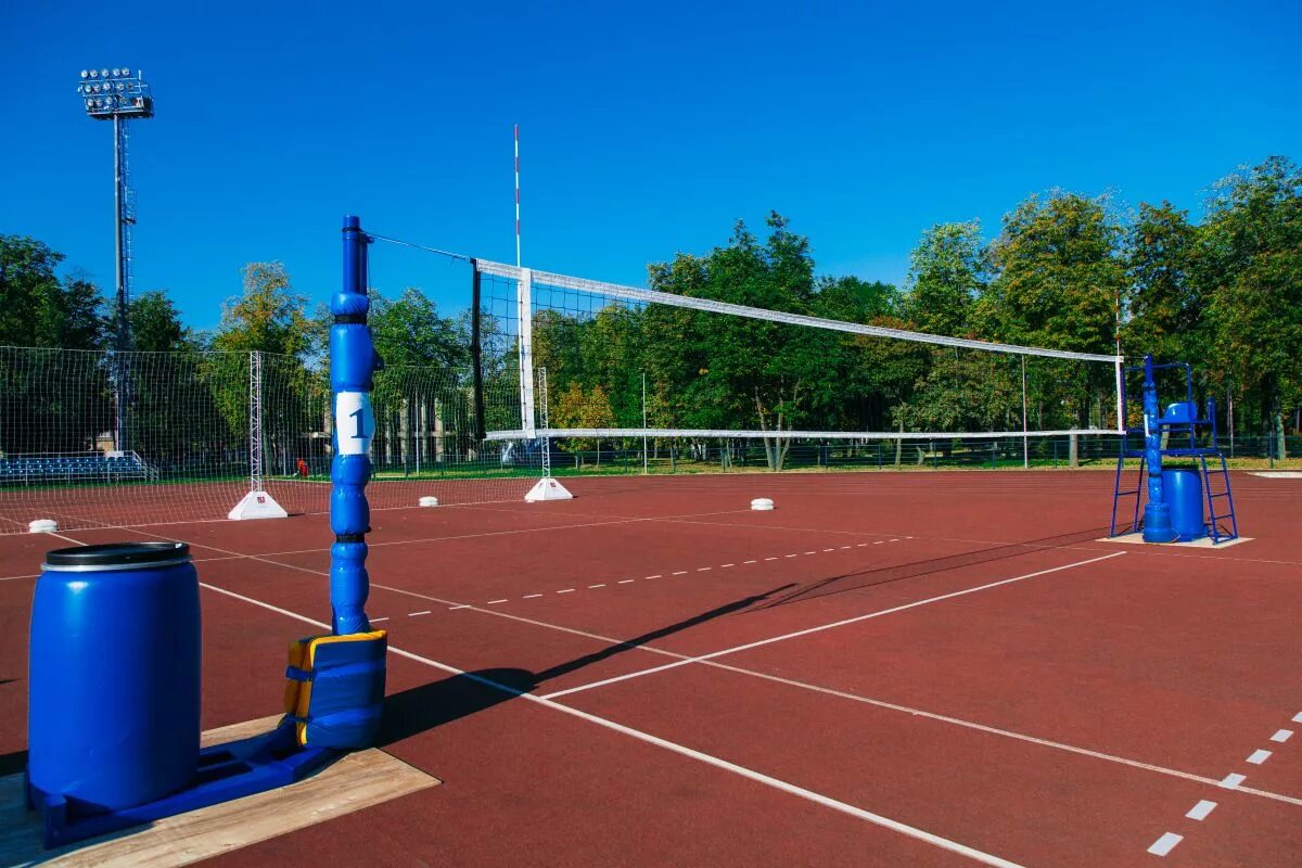 уличная волейбольная площадка. спортивная волейбольная площадка. уличная волейбольная площадка. волейбольное поле. волейбол площадка.