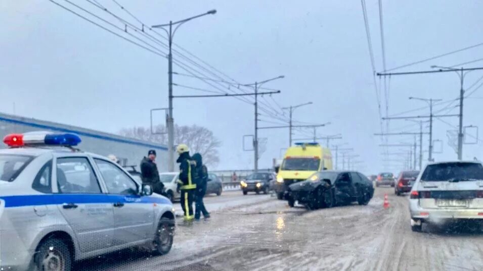 Вологодские новости дтп сегодня. Мост 800-летия вологды. авария на мосту 800 летия вологды. дтп на мосту 800 летия вологда сегодня. авария в вологде сегодня на мосту.