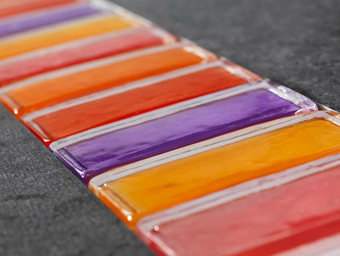 Стекло литое прокатное. Волна на закаленном стекле. Литое стекло. Текстуры литого стекла, сформированные в печи. Литое стекло.