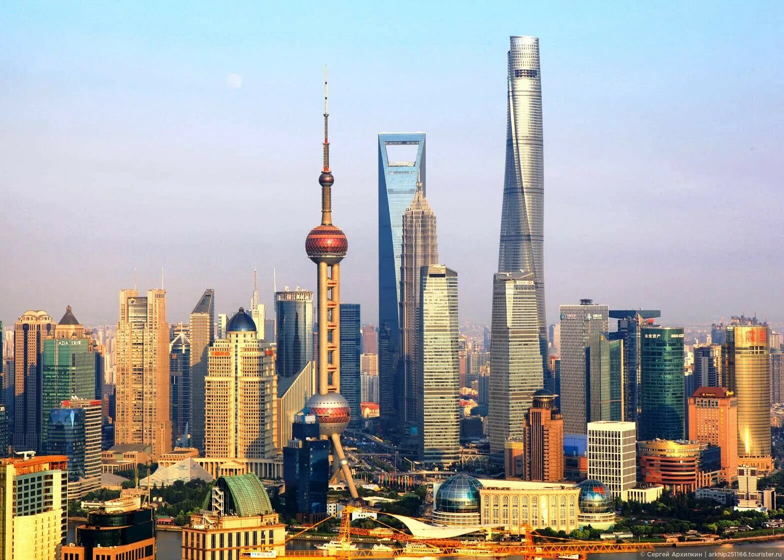 Шанхай небоскребы. Шанхайская башня (Shanghai Tower). Башня Шанхай Тауэр (Шанхай). Шанхай ТОВЕР небоскреб. Шанхай башни высотки.