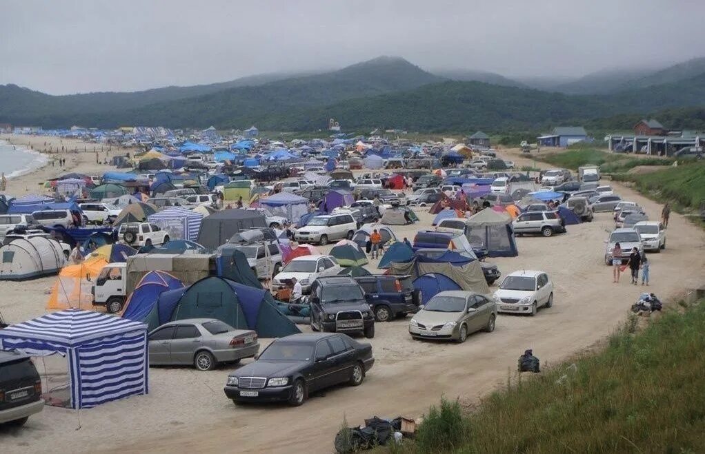Туризм в приморском крае. Зеленый угол 2000. Автомобильное приморье. Дорога на находку. Бухта триозерье приморский край палаточный лагерь.