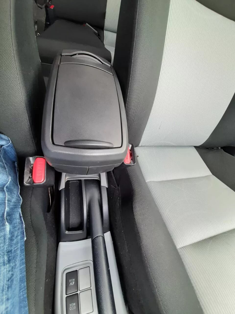 Подлокотник тойота витц 2015. Подлокотник vitz ksp 130. Подлокотник платц toyota platz. Подлокотник toyota yaris 2. Подлокотник тойота витц 2002.