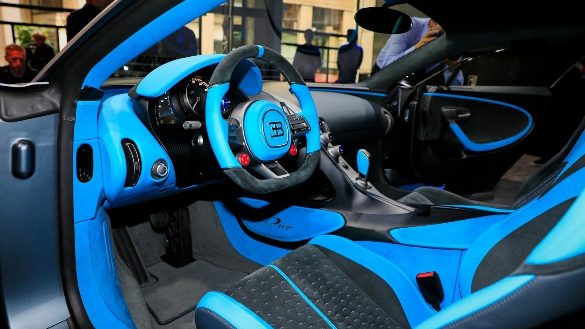 Бугатти ЧИРОН диво. Bugatti Divo Interior. Бугатти диво салон. Бугатти Вейрон 2019 салон. Bugatti divo 8.0