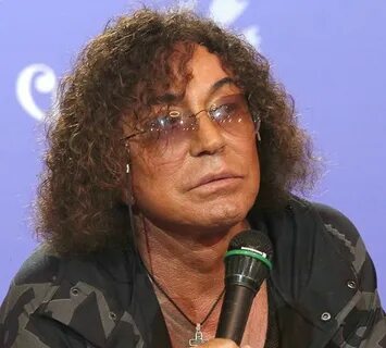 70 лет певцу