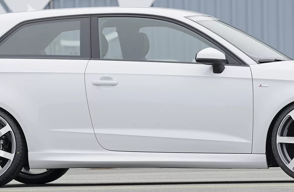 Ауди накладка на дверь. Пороги Audi a3 sedan. Пороги Ауди а3 2012. Audi a3 8v 3 дверная. Накладки на пороги Ауди а1.