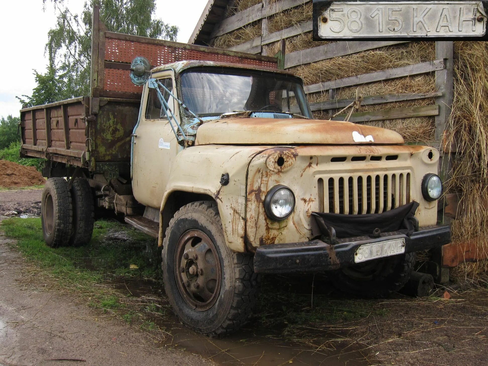 Колхоз машины. Довоенные годы колхозы. Уборка зерновых в ссср. Газ саз 53 307. Трактор в колхозе ссср.