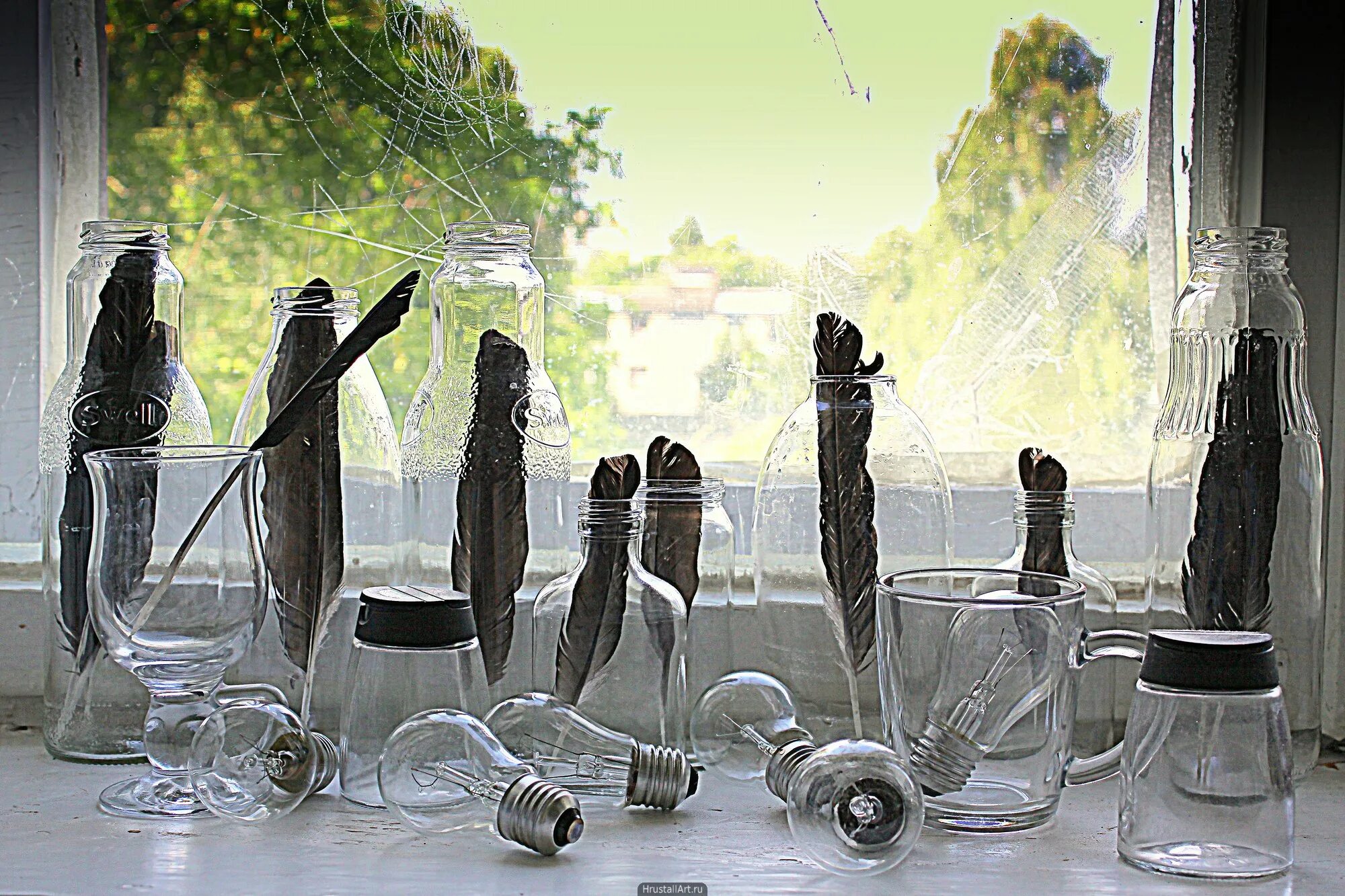 стеклянные предметы акварелью. натюрморт со стеклянной посудой. красивые стеклянные предметы. стеклянные предметы. натюрморт из стеклянных предметов.