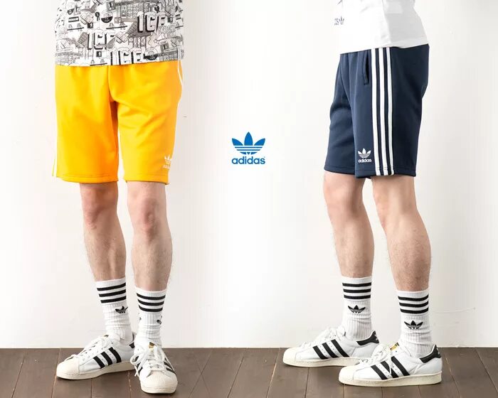 Шорты с носками. Шорты адидас aj6942. Adidas Superstar лук мужской шорты. Adidas Superstar с носками adidas. Adidas Superstar белые мужские с шортами.