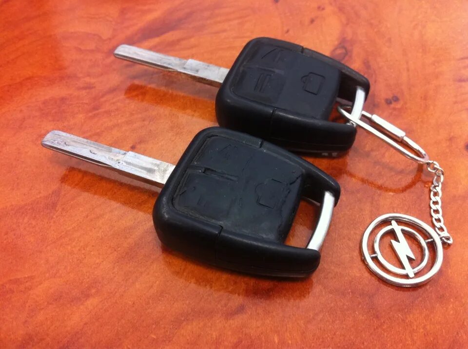 Ключи опель вектра б. Ключ Opel Omega b. Ключ Опель Вектра с 2003. Один ключ Опель Омега. Ключ Опель Вектра ц.