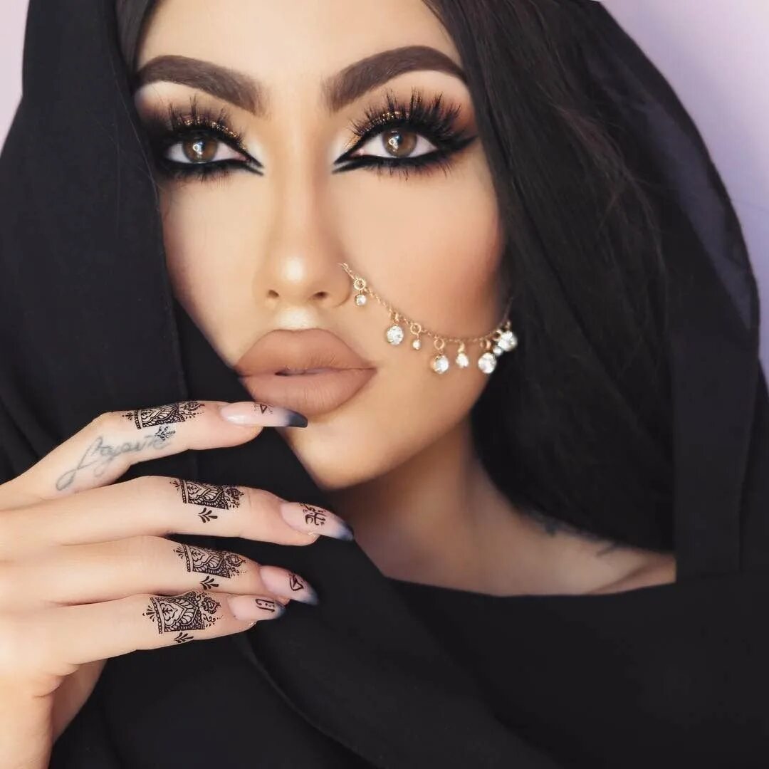 Видео араби. Арабский макияж. Восточный макияж глаз. Арабский макияж глаз. Макияж в арабском стиле.