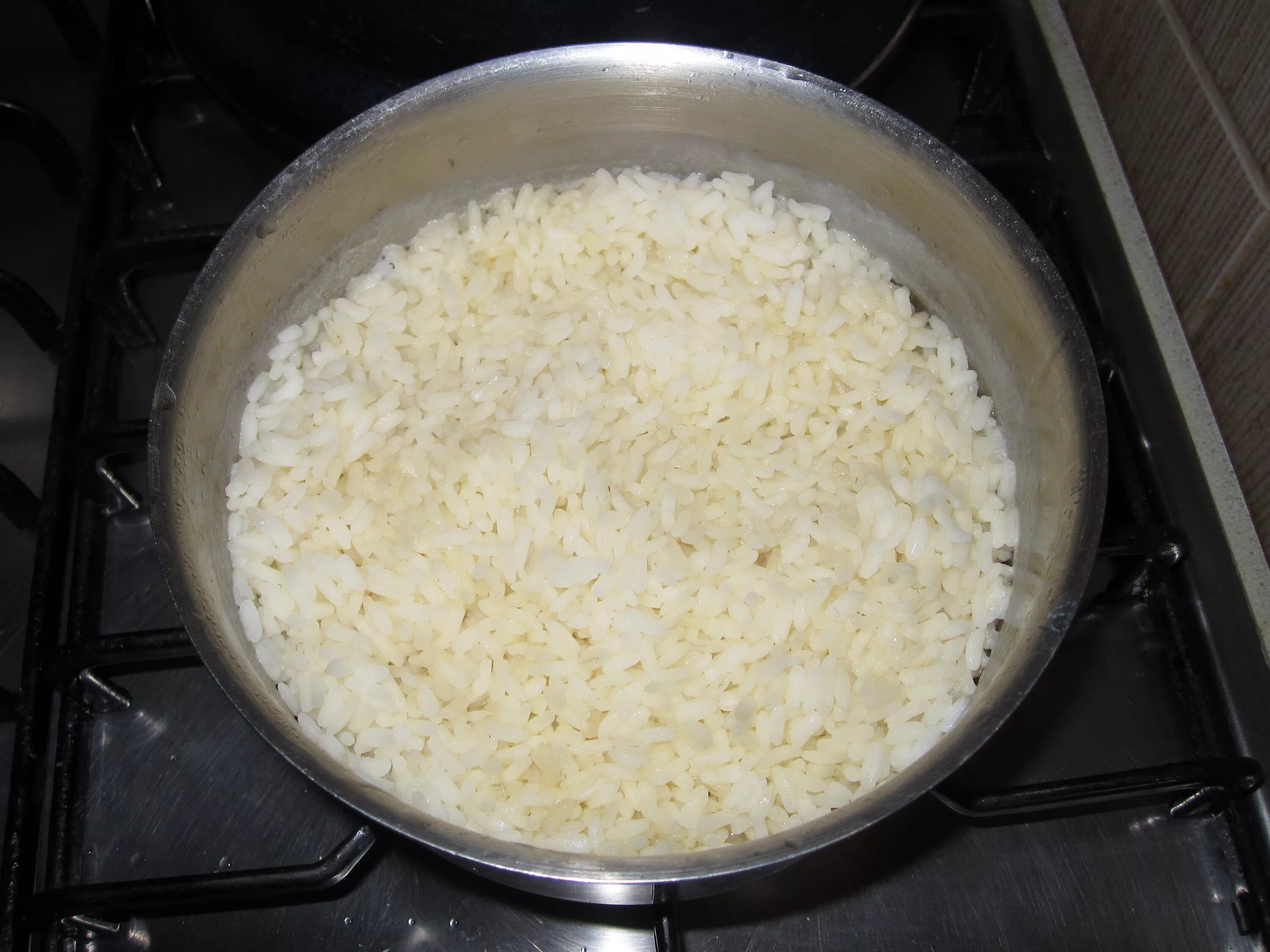 Сколько варить до полуготовности. Отварить рис. Полуготовность риса. Рис до полуготовности. Азербайджанский рис для плова.