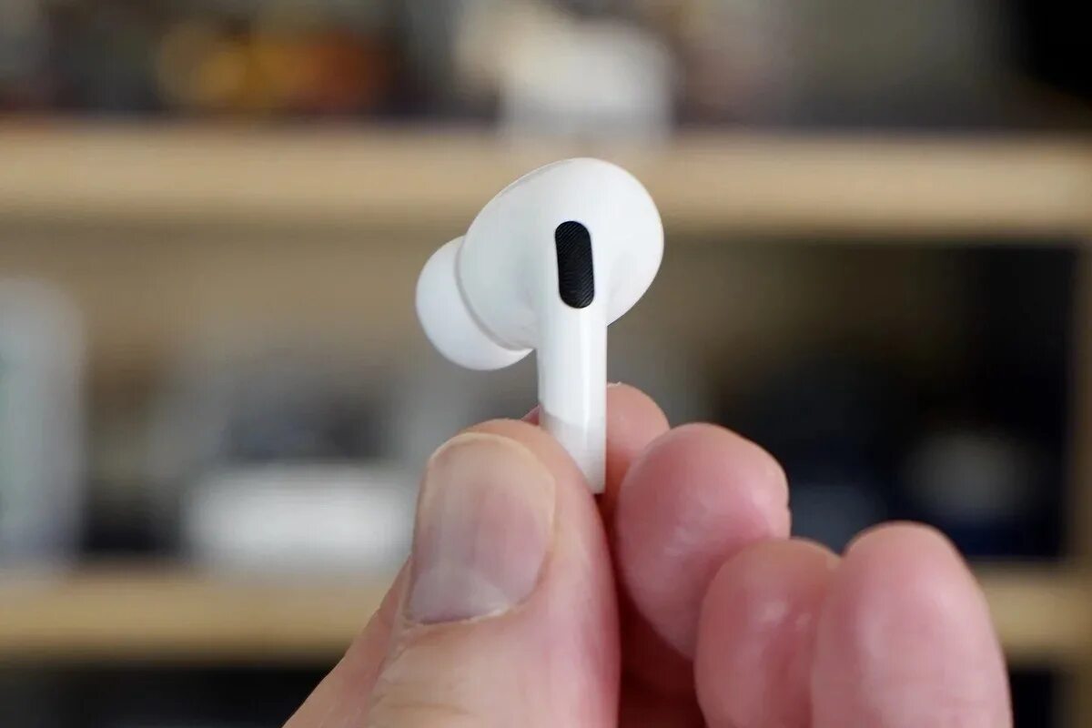 Можно ли отследить airpods. Наушники аирподс 2. Apple AIRPODS Pro. Левый наушник Apple AIRPODS 2. Левый наушник Apple AIRPODS Pro.