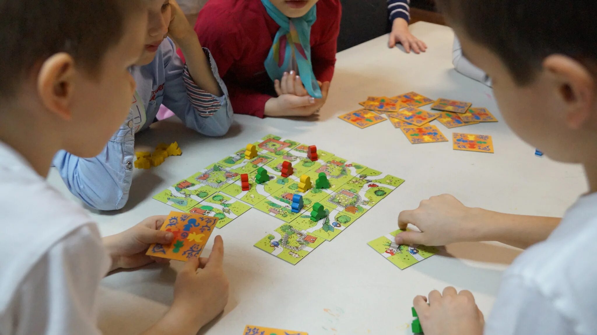 Карточная игра "диксит 6". Интересные игры для школьников. Легоконструирование в начальной школе. Развивающие игры для малышей. Современные игры для детей.