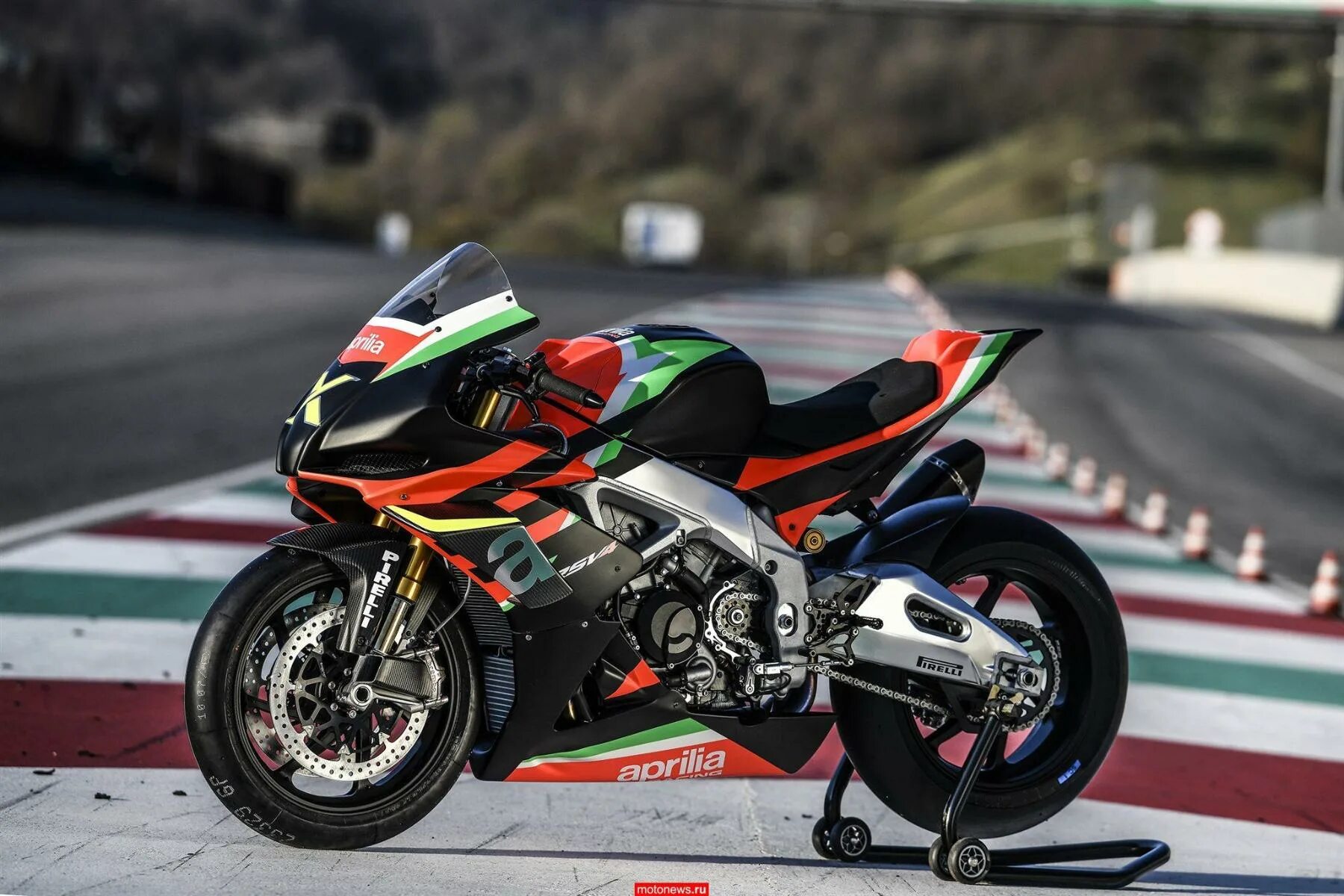 Nastavnik rsv. Мотоцикл aprilia rsv4. априлия rsv4 2025. aprilia rsv4 2025. итальянский мотоцикл априлия.