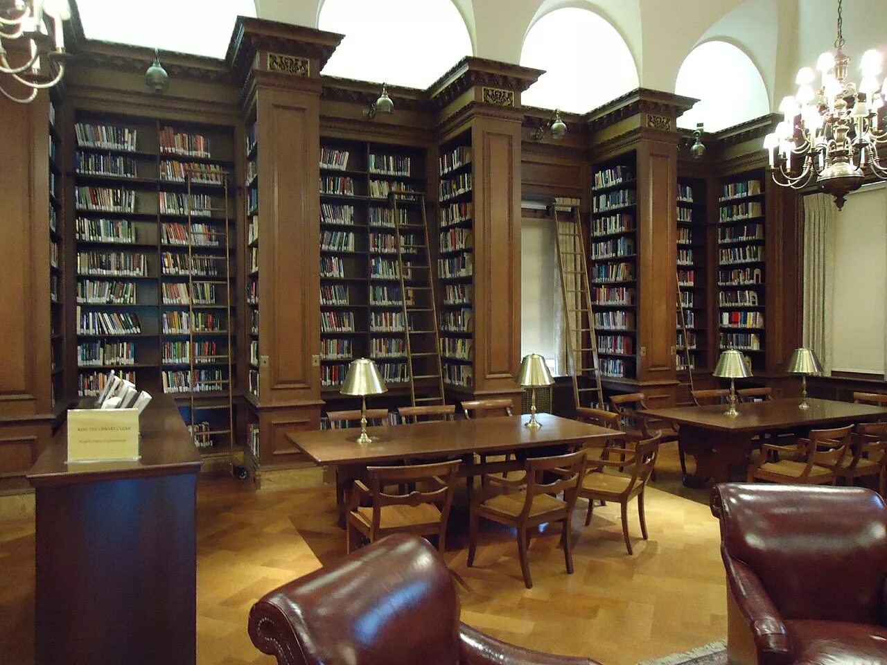 Библиотека Кирби, колледж Лафайет, Истон, штат Пенсильвания, США. Колледж Лафайет. Bowdoin College. University Library Shelf.