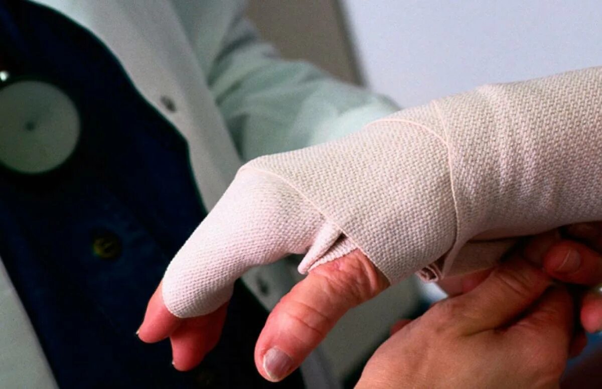 Травма м. Перевязка руки. производственная травма.