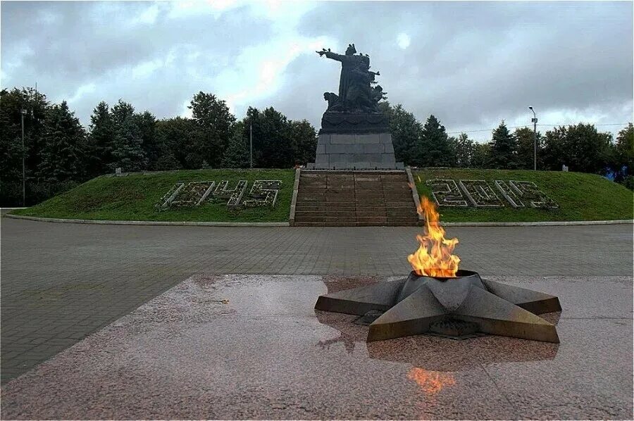 Смоленская область город вязьма. Памятники города вязьма смоленской области. памятники в г вязьма. вязьма смоленская область памятник. смоленск город воинской славы.