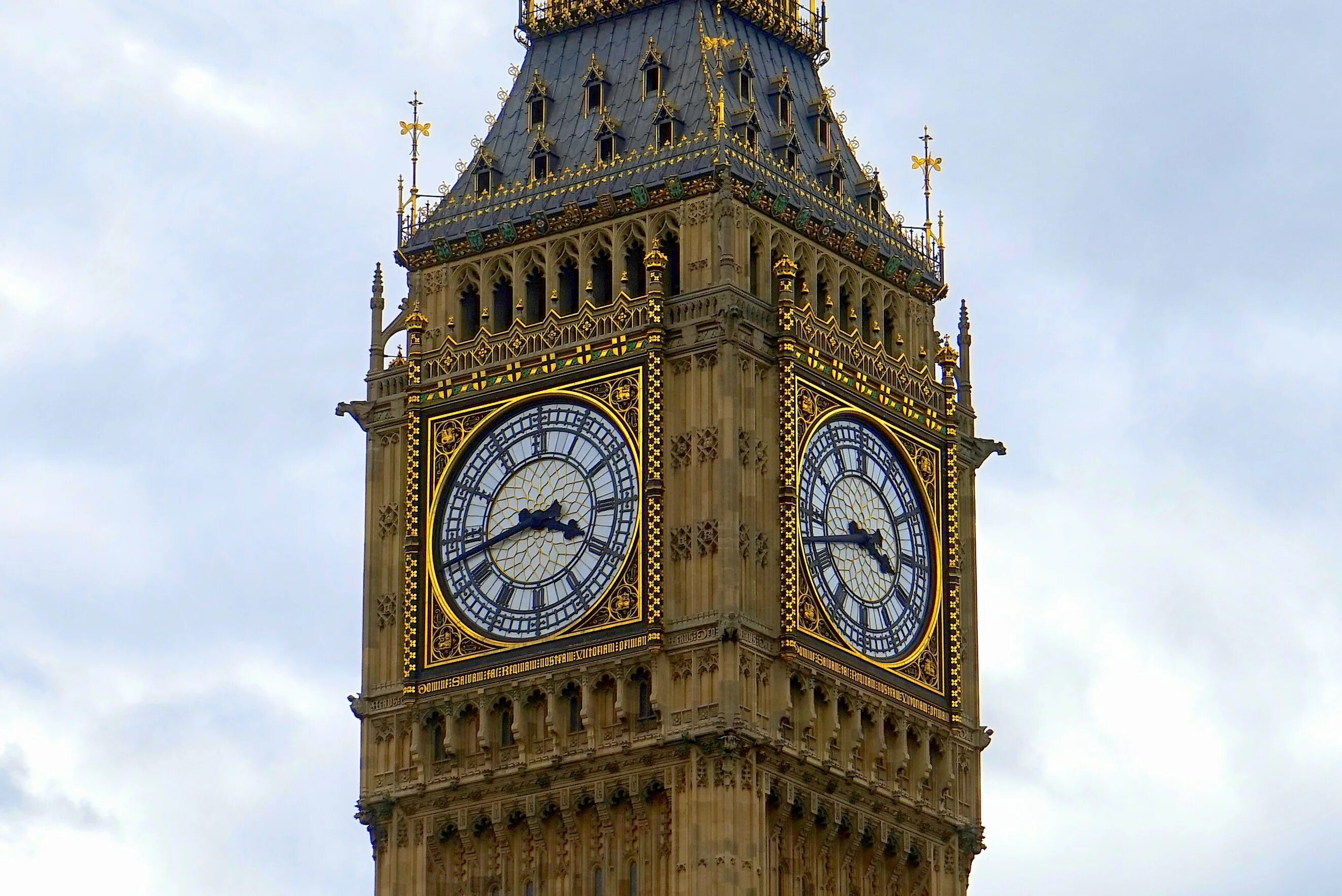 Watching britain. Биг-Бен (башня Елизаветы). Часовая башня Биг Бен. Башня Биг Бен в Великобритании. Англия часы Биг Бен.