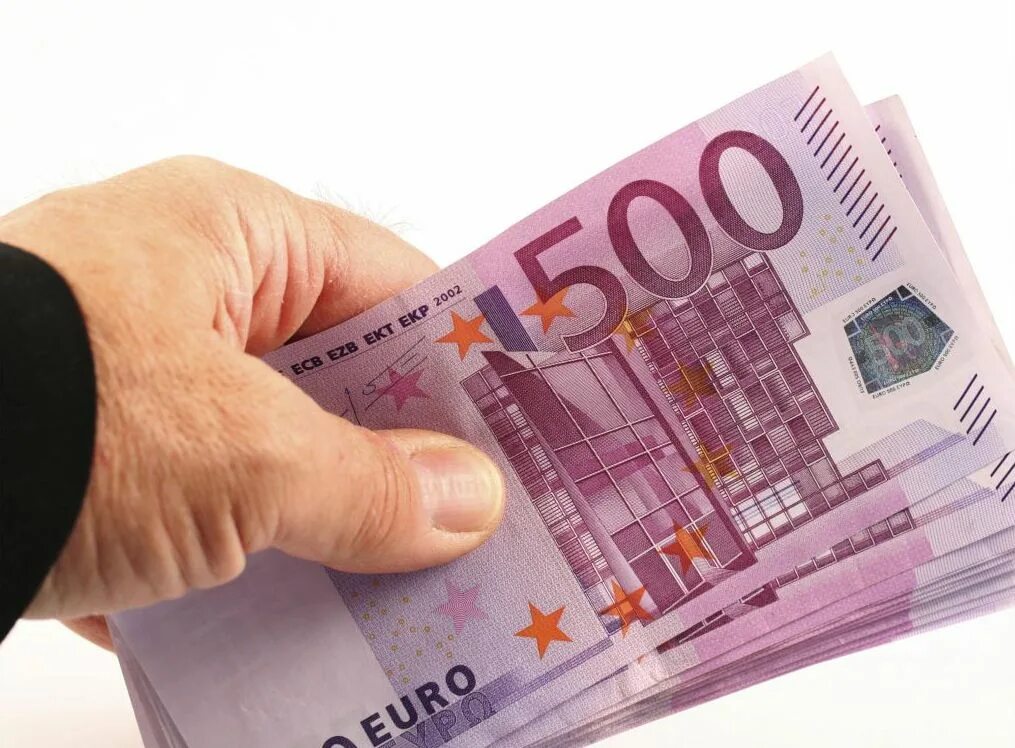 Пачка евро в руках. 500 Евро в руке. 500 Евро пачка. 1000 Евро в руках.