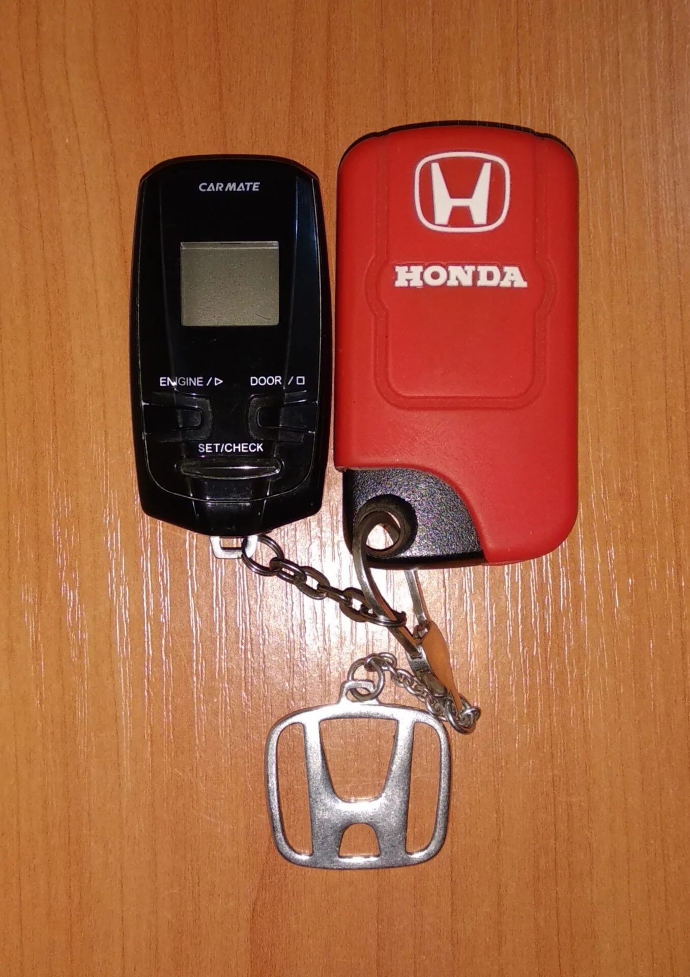 Car mate. Автозапуск carmate te-w7300. Carmate пульт. Столик carmate halahad. Carmate автозапуск.