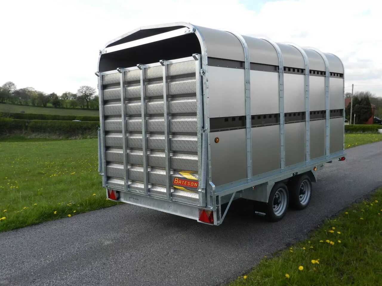 Трейлер пятьдесят. Автоприцеп 50 футовый. Livestock Trailer. All Types of Trailers фото. 2009 TFAT tg7500d Trailer.