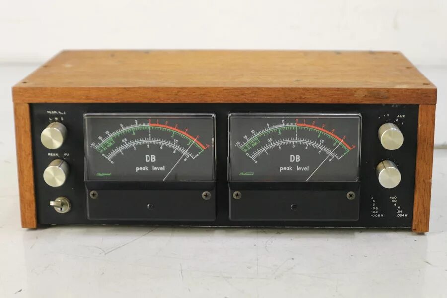 Vu-meter. Стрелочный индикатор уровня звука. Стрелочный индикатор уровня звука. Стрелочный индикатор уровня звука. Стрелочные индикаторы уровня сигнала для усилителя одиссей 001.