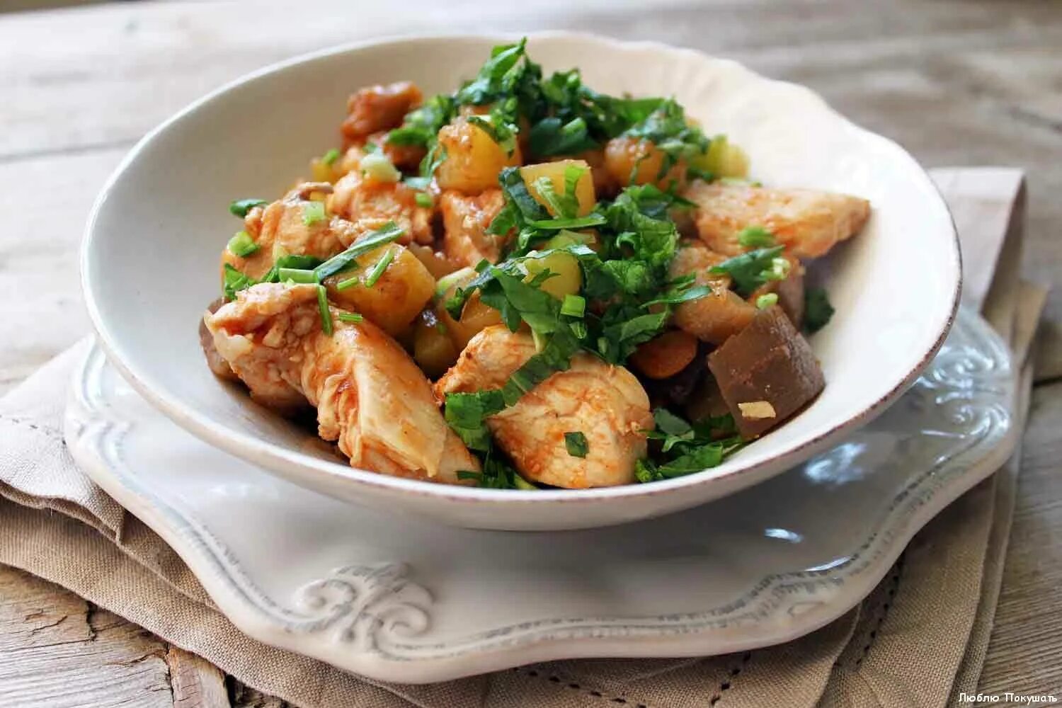 Куриное рагу. Курица с кабачками. Куриное рагу с овощами. Курица тушеная с баклажанами