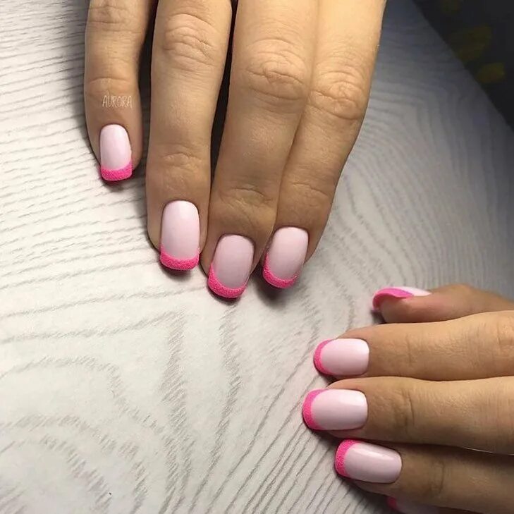 Ярко розовый френч. Маникюр френч розовый. Маникюр с френчем белорозовый. Французский маникюр розовый. Розовый френч.