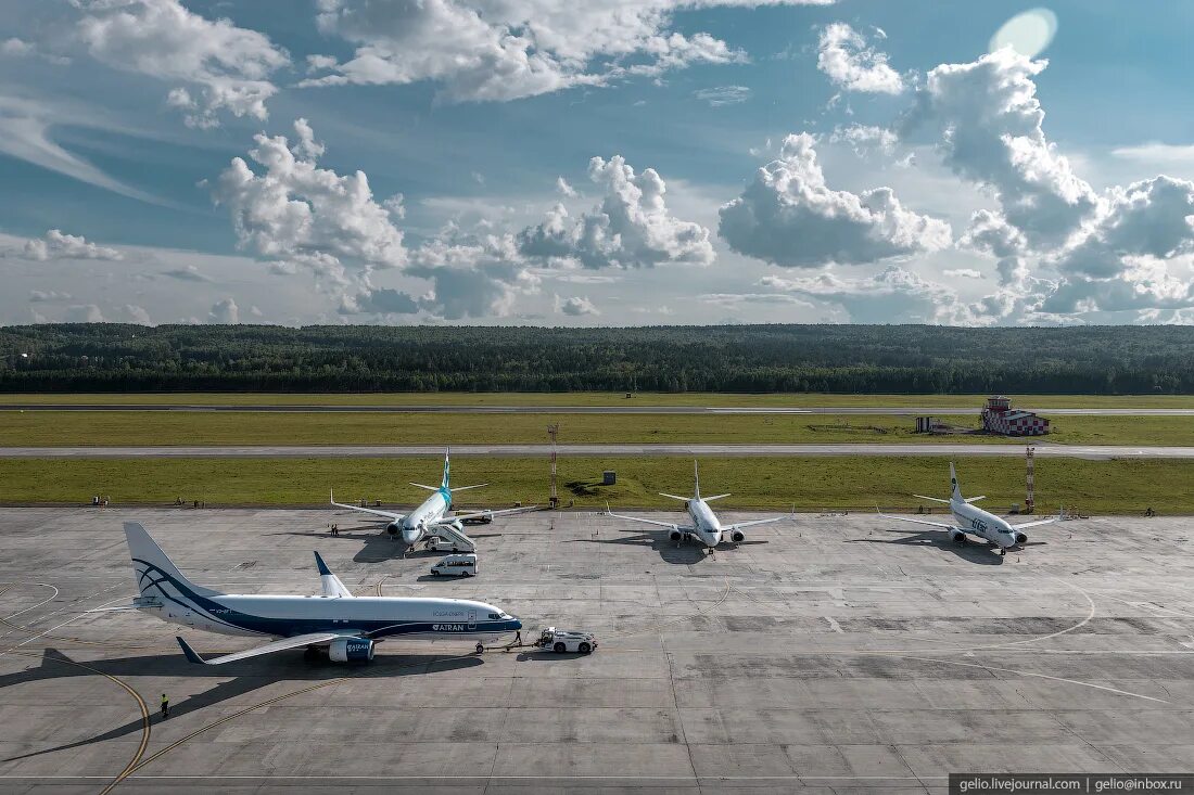 Аэродром групп. Аэродром красноярск емельяново. красноярск аэропорт взлет. аэропорт красноярск емельяново взлетная полоса. красноярск аэропорт емельяново взлетно посадочная полоса.
