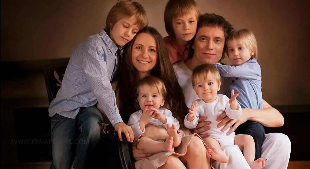 Семья михеевых состоит из пяти человек супругов. Многодетная семья. Фотосессия многодетной семьи. Семья с пятью детьми. Многодетная мама.
