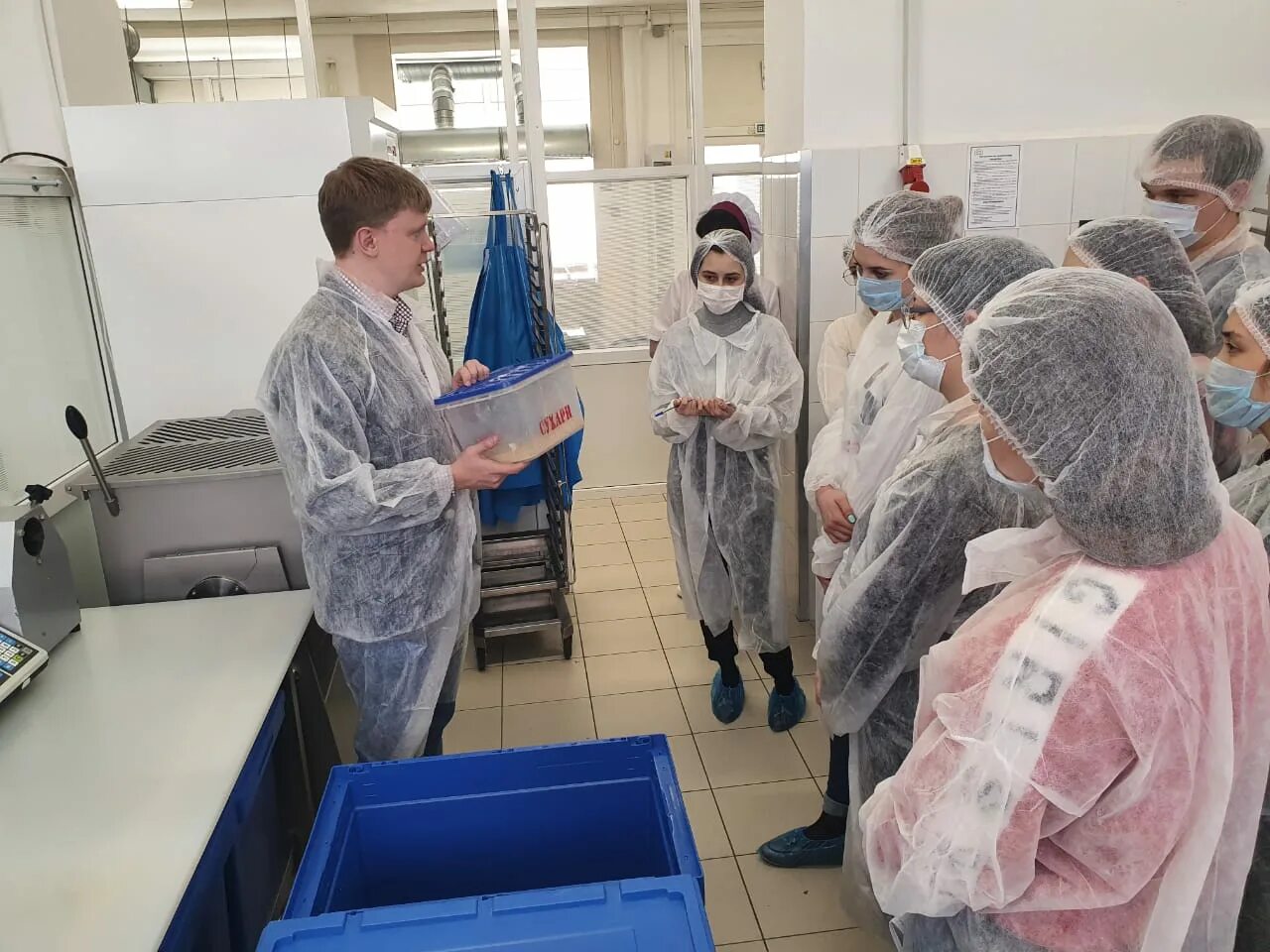 Фельдшер зарплата. Санитарный фельдшер. Фельдшер питера денис. Лаборант сэс. Работа санитарного фельдшера.