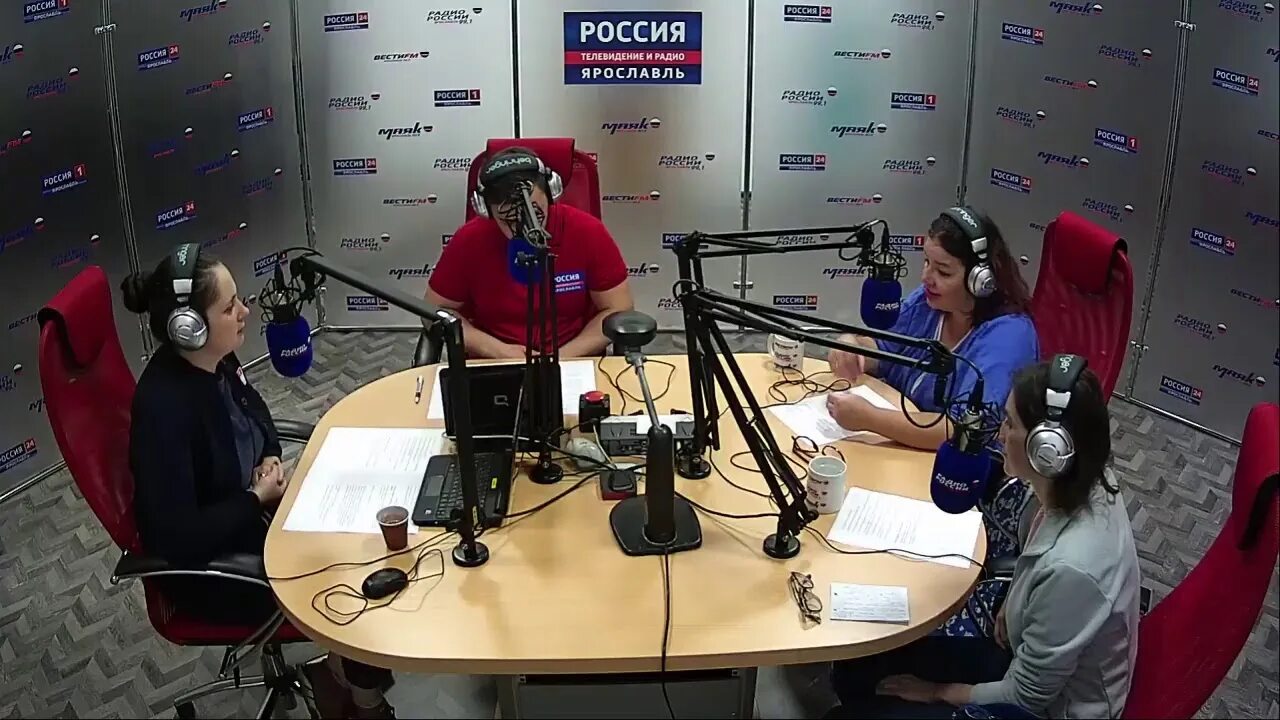 Радио эфир. Радио России прямой эфир. Прямой эфир на радио. Радио России студия.