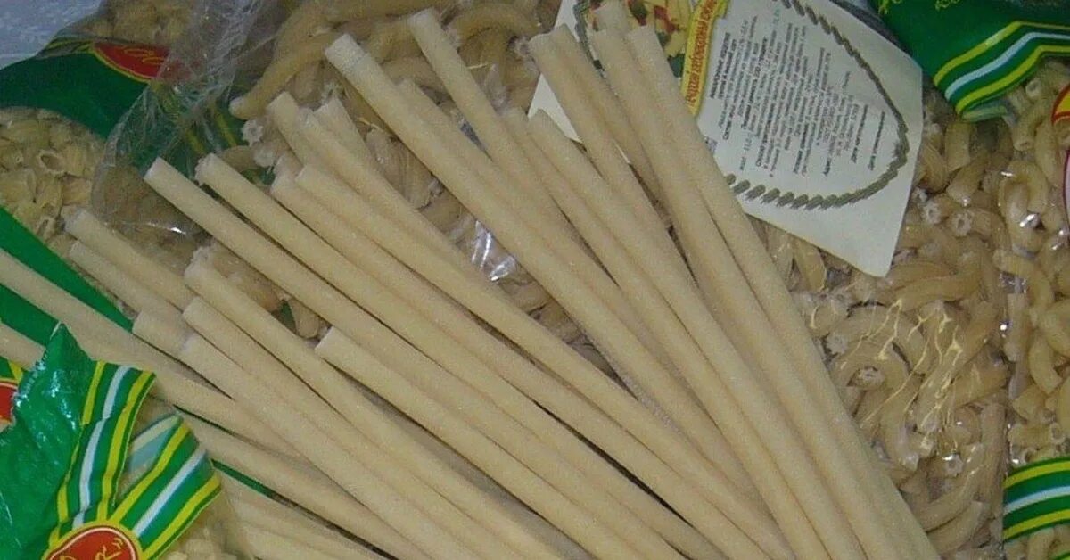 Нелепейший наряд пачка макарон. Советские макаронные изделия. макароны советские длинные. макароны соломка ссср. советские серые макароны.