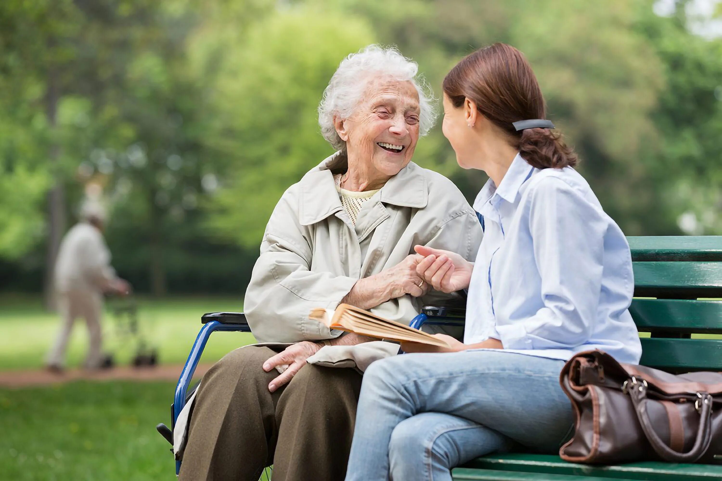 Living old age. Пожилые люди. Беседа с пожилым человеком. Общение с пожилыми людьми. Беседа с пожилыми людьми.